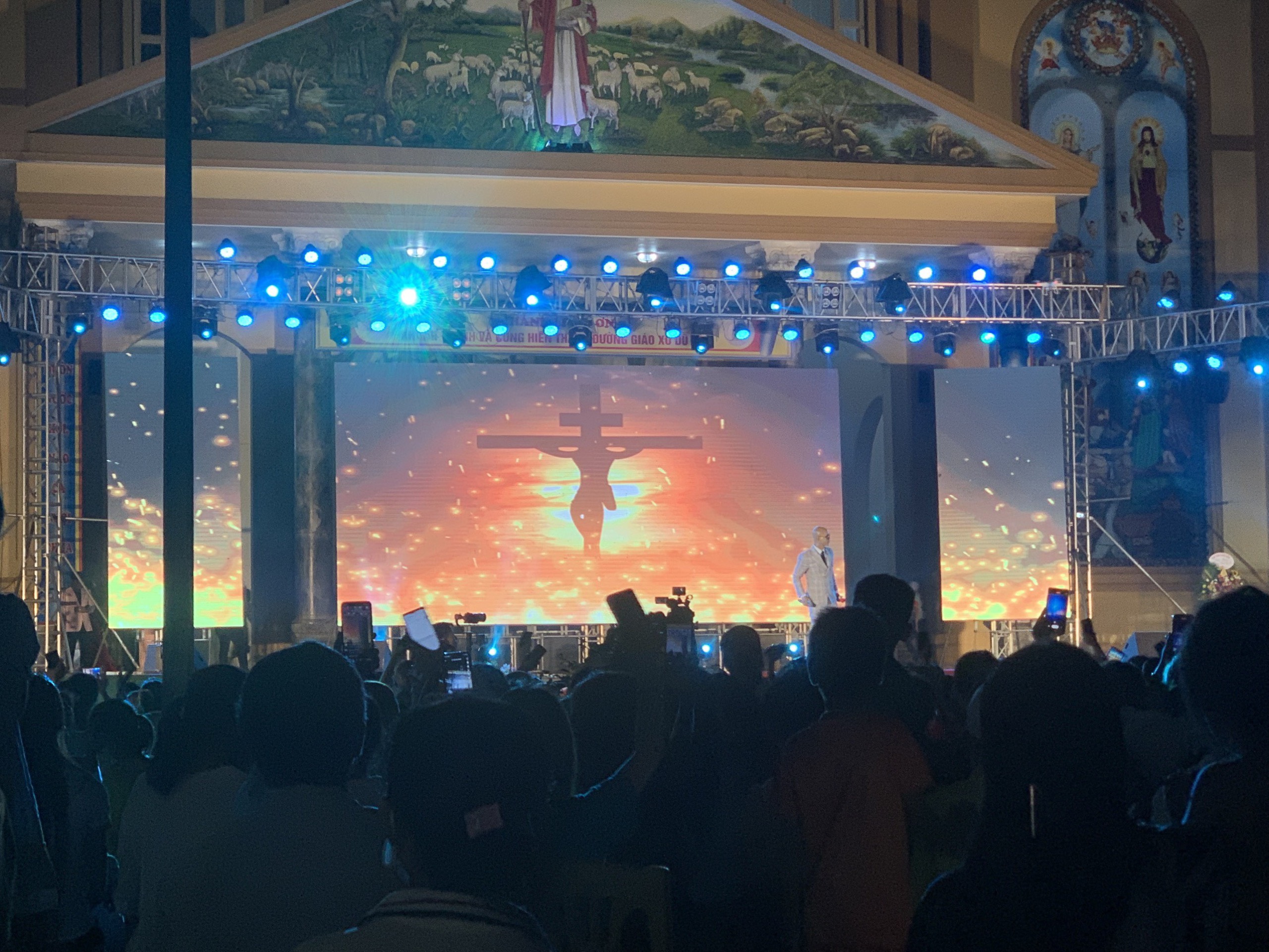 màn hình led sự kiện khúc nhạc tri ân